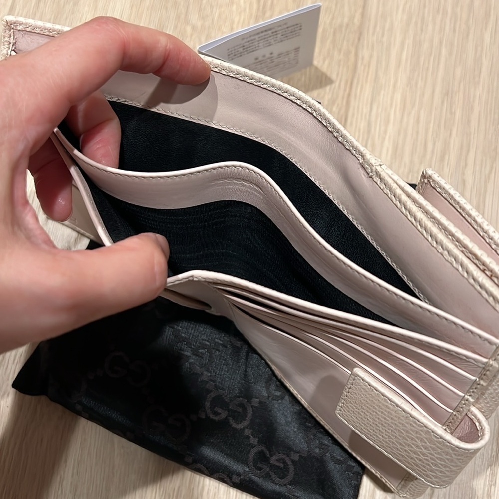 Gucci wallet in beige leather - Picture 8 of 12